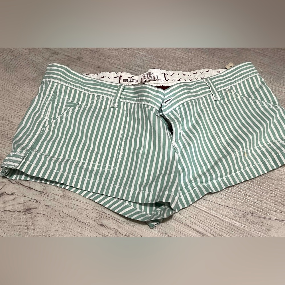 Hollister shorts green/white stripe
